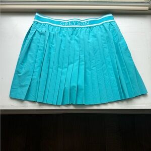 Greyson pleated tennis/golf skort. Size XL. Turquoise/Lagoon Blue.